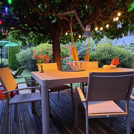 En Bord De Riviere Lägenhet